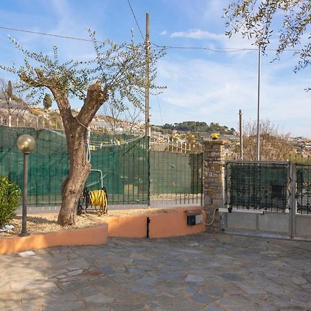 Leto'S Apartment In Sanremo - Parking & Garden Kültér fotó