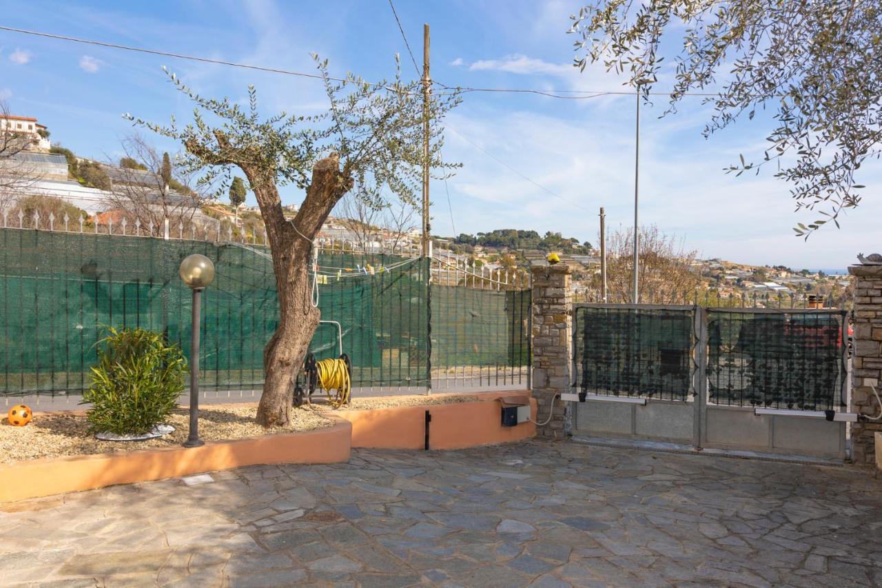 Leto'S Apartment In Sanremo - Parking & Garden Kültér fotó